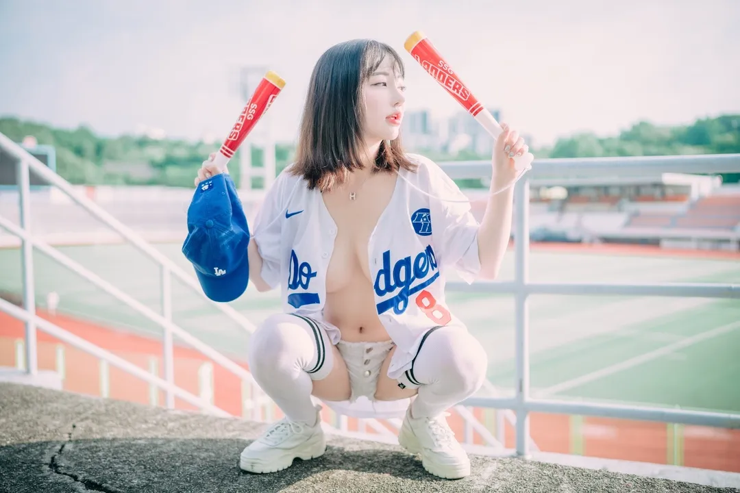 Son Ye-Eun Cheer Up in the Summer